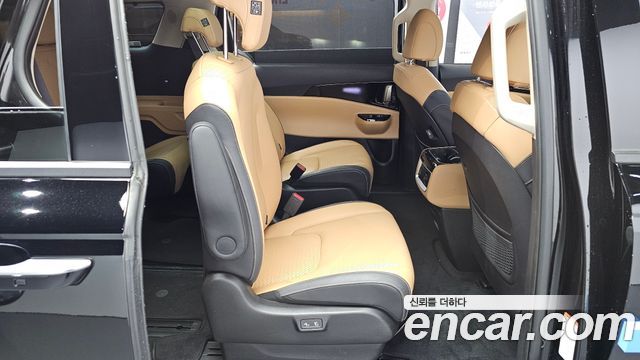 Kia Canival 2023 — photo 16