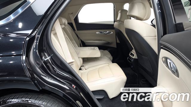 Genesis GV70 2023 — photo 17