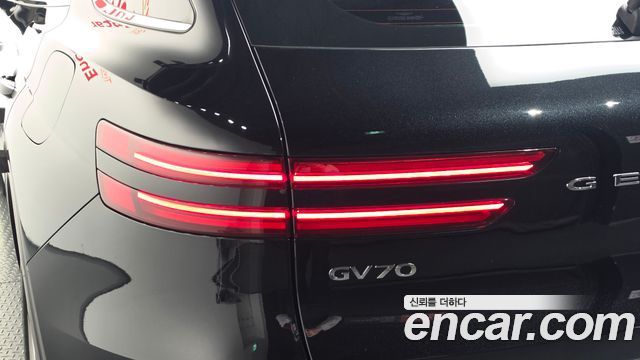 Genesis GV70 2023 — photo 9