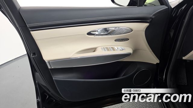 Genesis GV70 2023 — photo 14