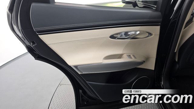 Genesis GV70 2023 — photo 15