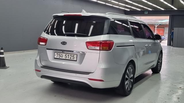 Kia Canival 2015 — photo 2