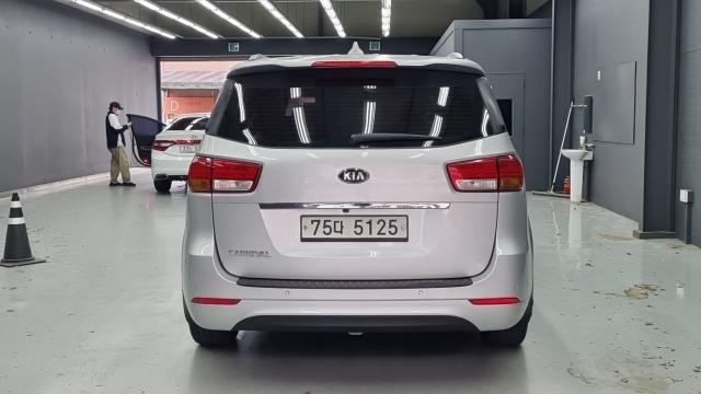 Kia Canival 2015 — photo 4