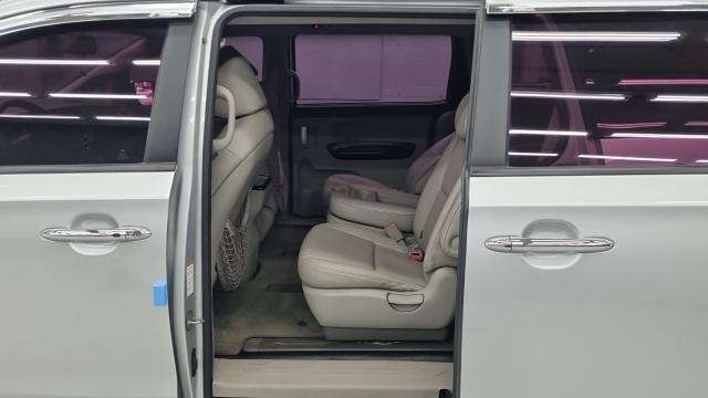 Kia Canival 2015 — photo 8