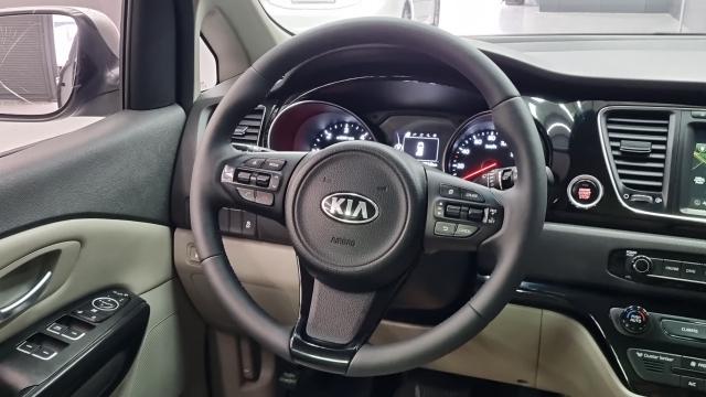 Kia Canival 2015 — photo 9
