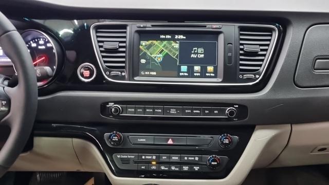 Kia Canival 2015 — photo 10