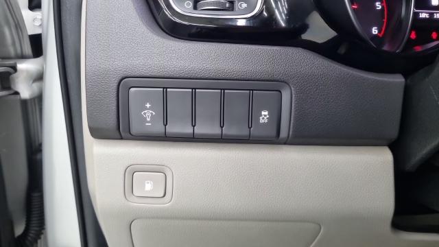 Kia Canival 2015 — photo 13