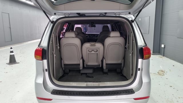 Kia Canival 2015 — photo 16