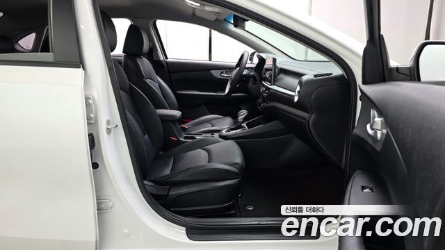 Kia K3 2023 — photo 11