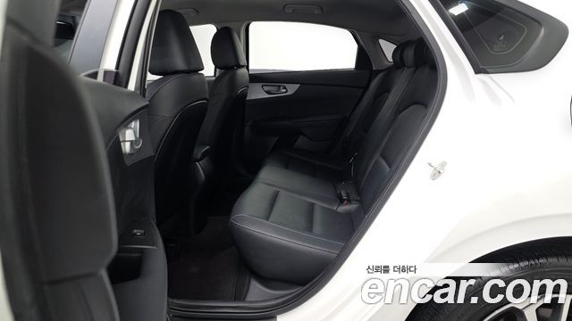 Kia K3 2023 — photo 12