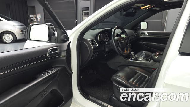 Jeep Cherokee 2019 — photo 13