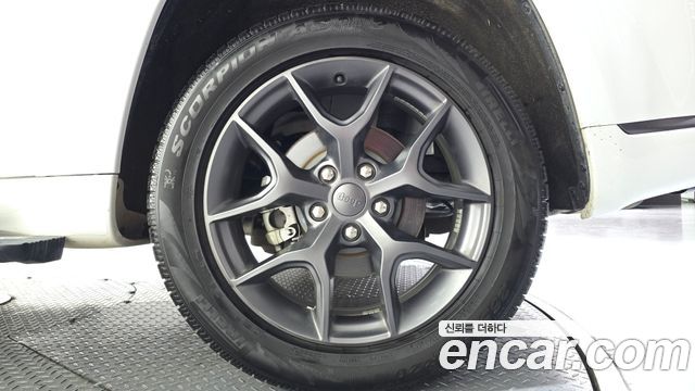 Jeep Cherokee 2019 — photo 7