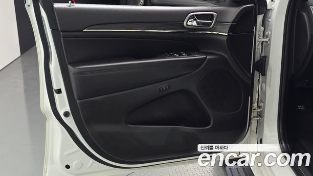 Jeep Cherokee 2019 — photo 14
