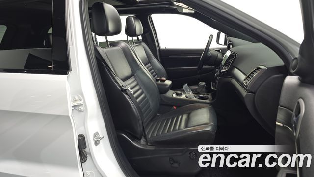 Jeep Cherokee 2019 — photo 16