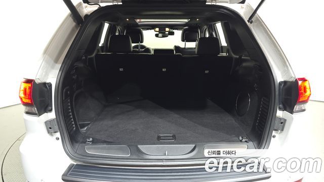 Jeep Cherokee 2019 — photo 28