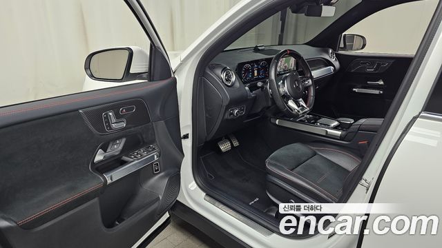 Mercedes-Benz GLB-Class 2023 — photo 13