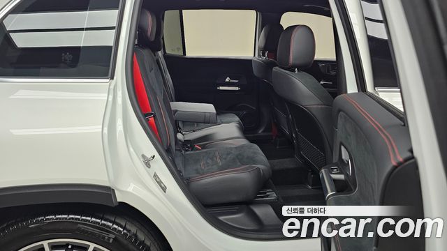 Mercedes-Benz GLB-Class 2023 — photo 17