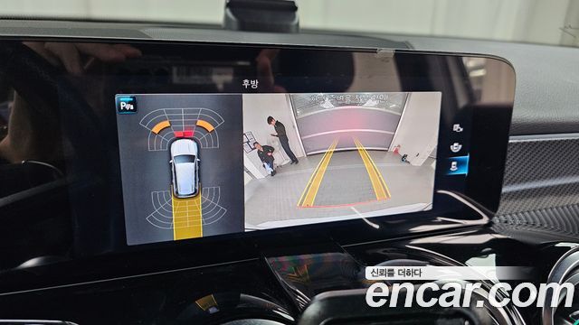 Mercedes-Benz GLB-Class 2023 — photo 20