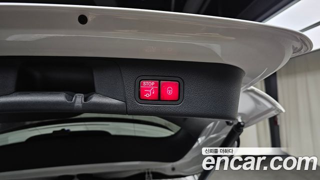 Mercedes-Benz GLB-Class 2023 — photo 23