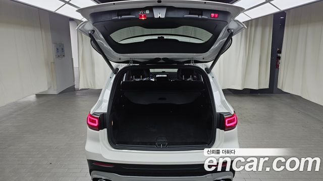 Mercedes-Benz GLB-Class 2023 — photo 24