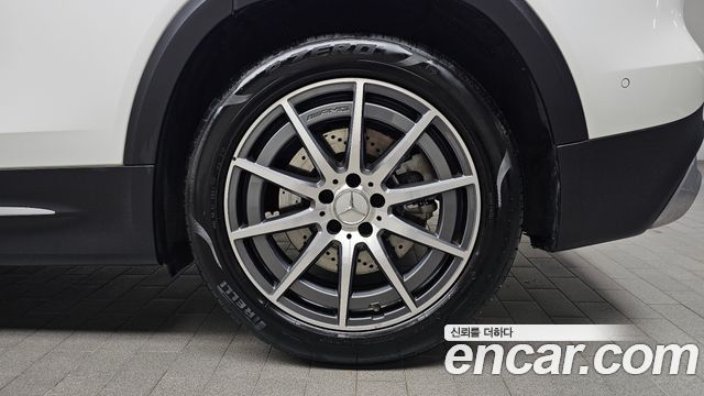 Mercedes-Benz GLB-Class 2023 — photo 7