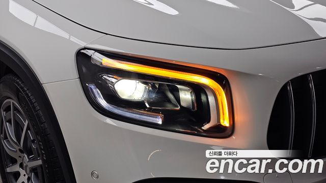 Mercedes-Benz GLB-Class 2023 — photo 8
