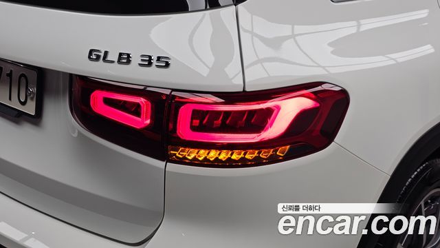 Mercedes-Benz GLB-Class 2023 — photo 9