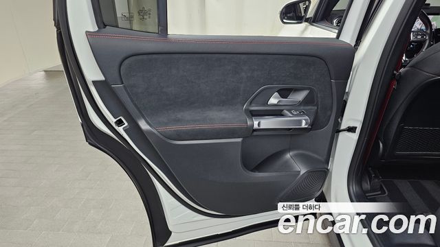 Mercedes-Benz GLB-Class 2023 — photo 15