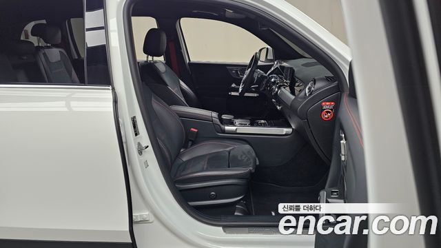 Mercedes-Benz GLB-Class 2023 — photo 16