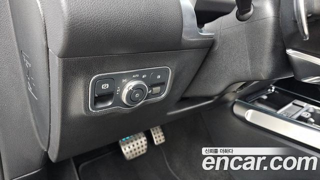 Mercedes-Benz GLB-Class 2023 — photo 27