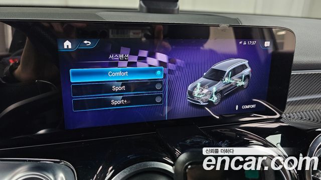 Mercedes-Benz GLB-Class 2023 — photo 30