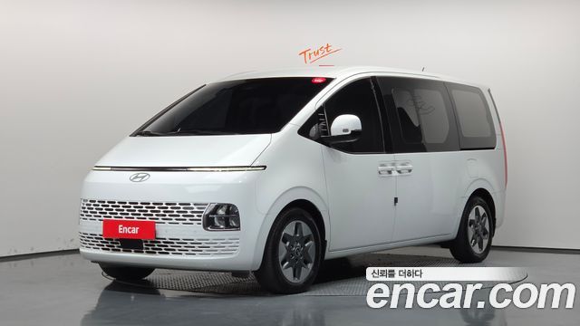 Hyundai Staria 2025 — photo 1