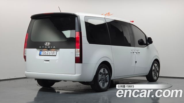 Hyundai Staria 2025 — photo 2