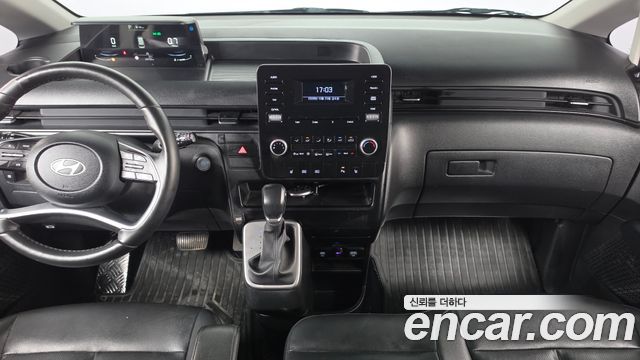 Hyundai Staria 2025 — photo 10