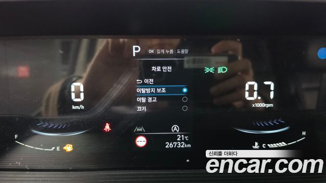 Hyundai Staria 2025 — photo 11