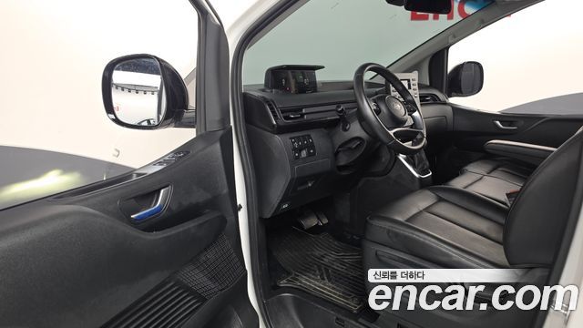 Hyundai Staria 2025 — photo 13