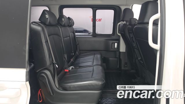 Hyundai Staria 2025 — photo 17