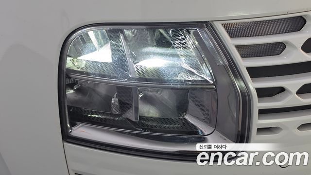 Hyundai Staria 2025 — photo 8