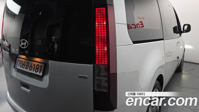 Hyundai Staria 2025 — photo 9