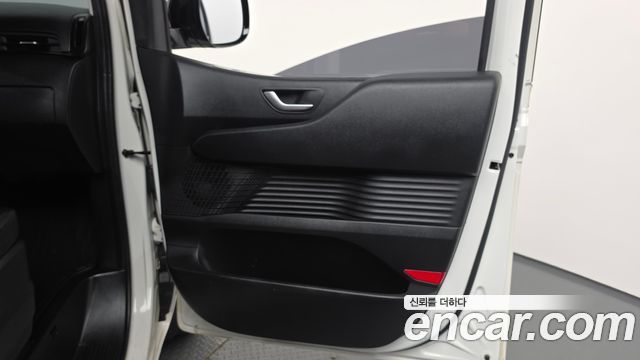 Hyundai Staria 2025 — photo 14