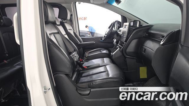 Hyundai Staria 2025 — photo 16