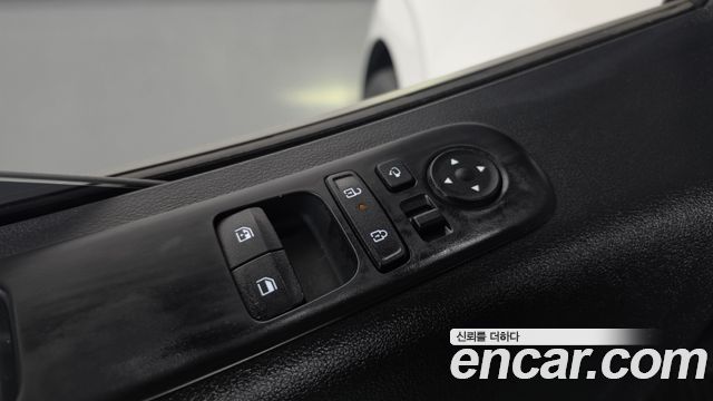 Hyundai Staria 2025 — photo 30