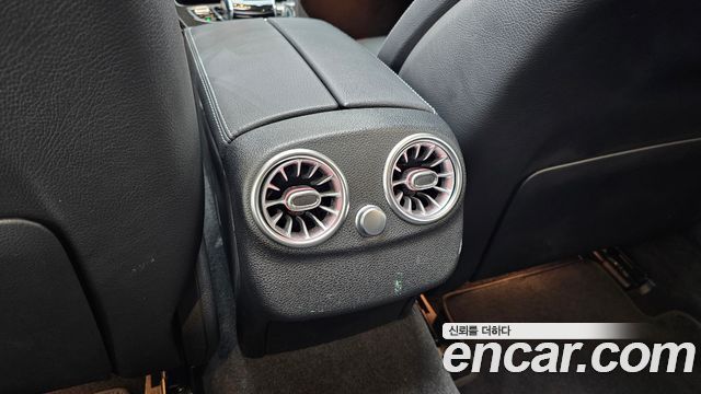 Mercedes-Benz C-Class 2020 — photo 32