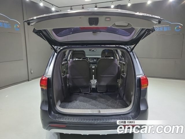 Kia Canival 2018 — photo 7