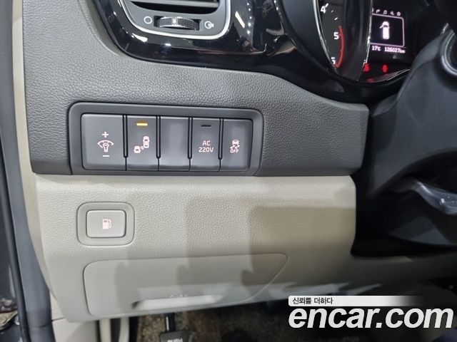 Kia Canival 2018 — photo 11