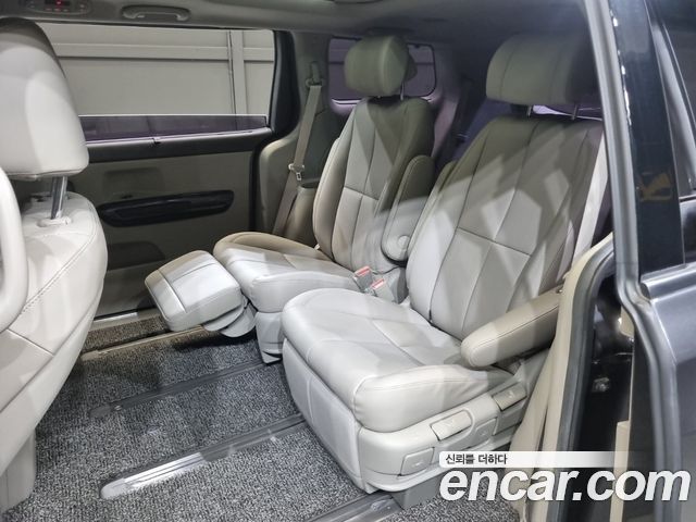 Kia Canival 2018 — photo 12