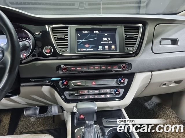Kia Canival 2018 — photo 19