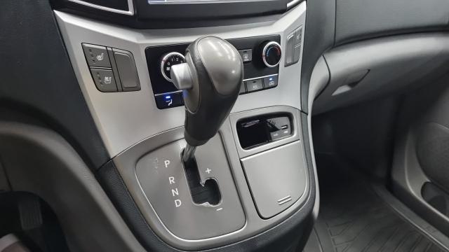 Hyundai Starex 2018 — photo 11