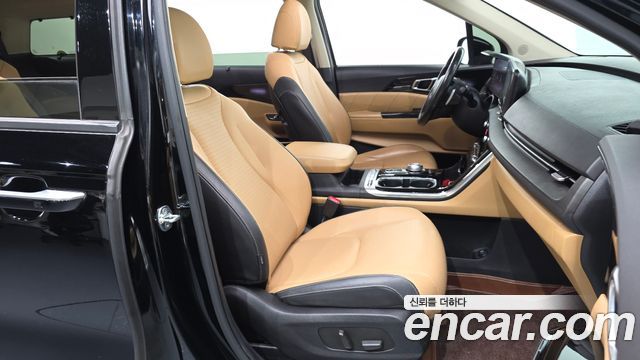 Kia Canival 2023 — photo 17