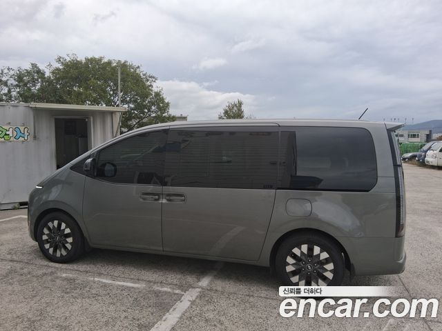 Hyundai Staria 2022 — photo 3